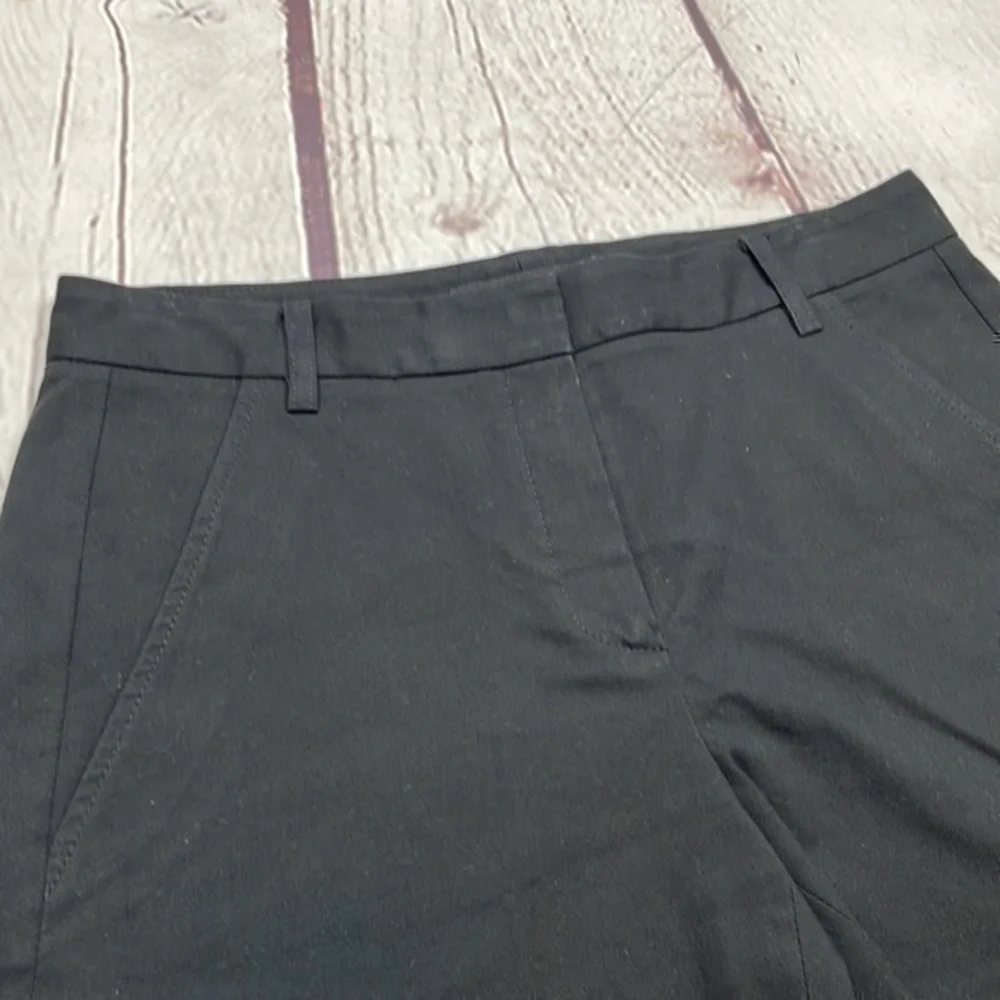 UEC theory black flat front shorts Midrise size 4